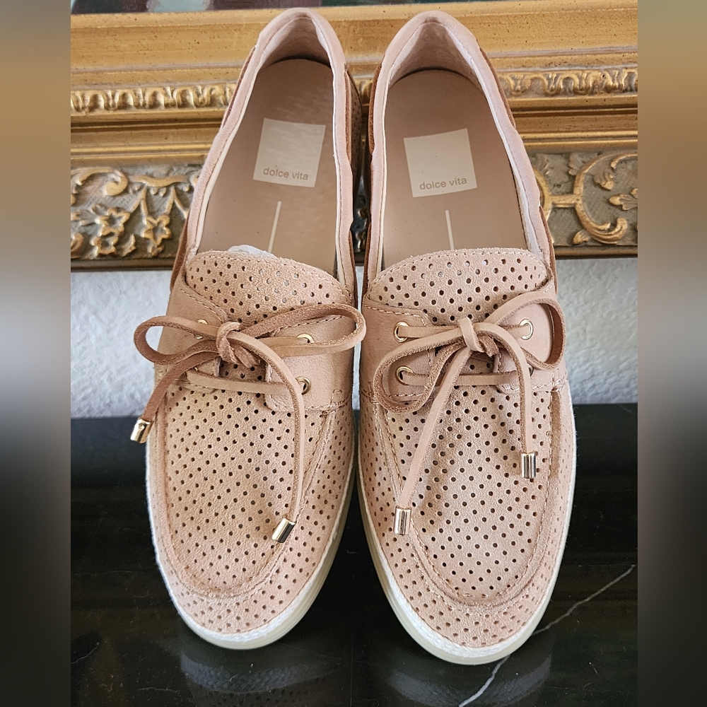 NWOT-Women's Perforated Suede Loafers in Tan 🌼💚🌼